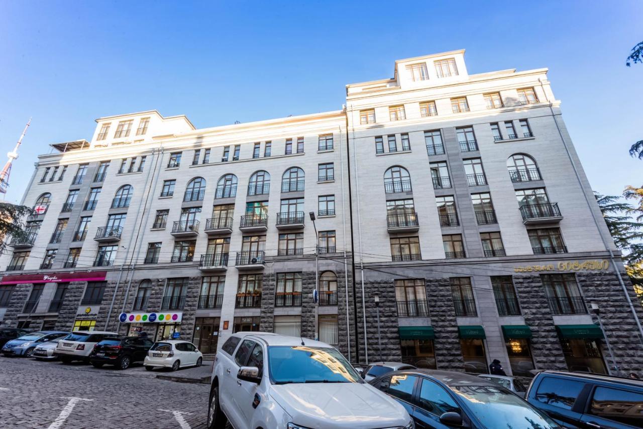 Lovely 2 Bedroom Flat Tbilisi Bagian luar foto