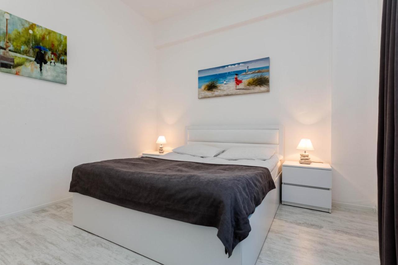 Lovely 2 Bedroom Flat Tbilisi Bagian luar foto