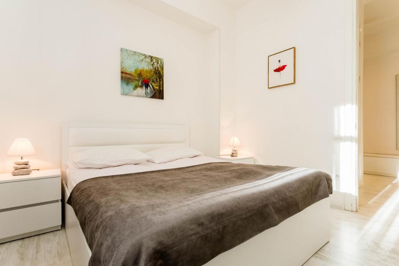 Lovely 2 Bedroom Flat Tbilisi Bagian luar foto