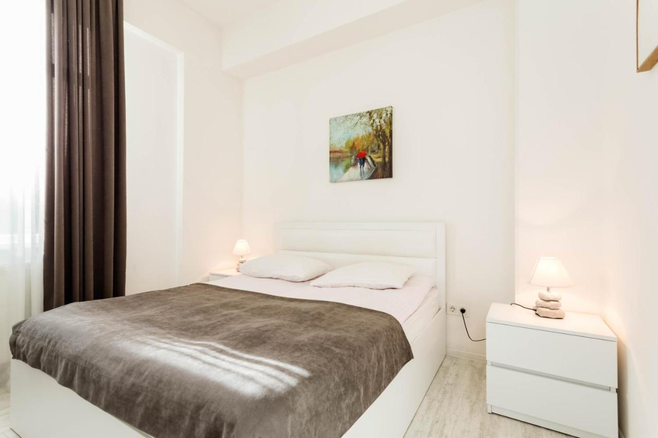 Lovely 2 Bedroom Flat Tbilisi Bagian luar foto