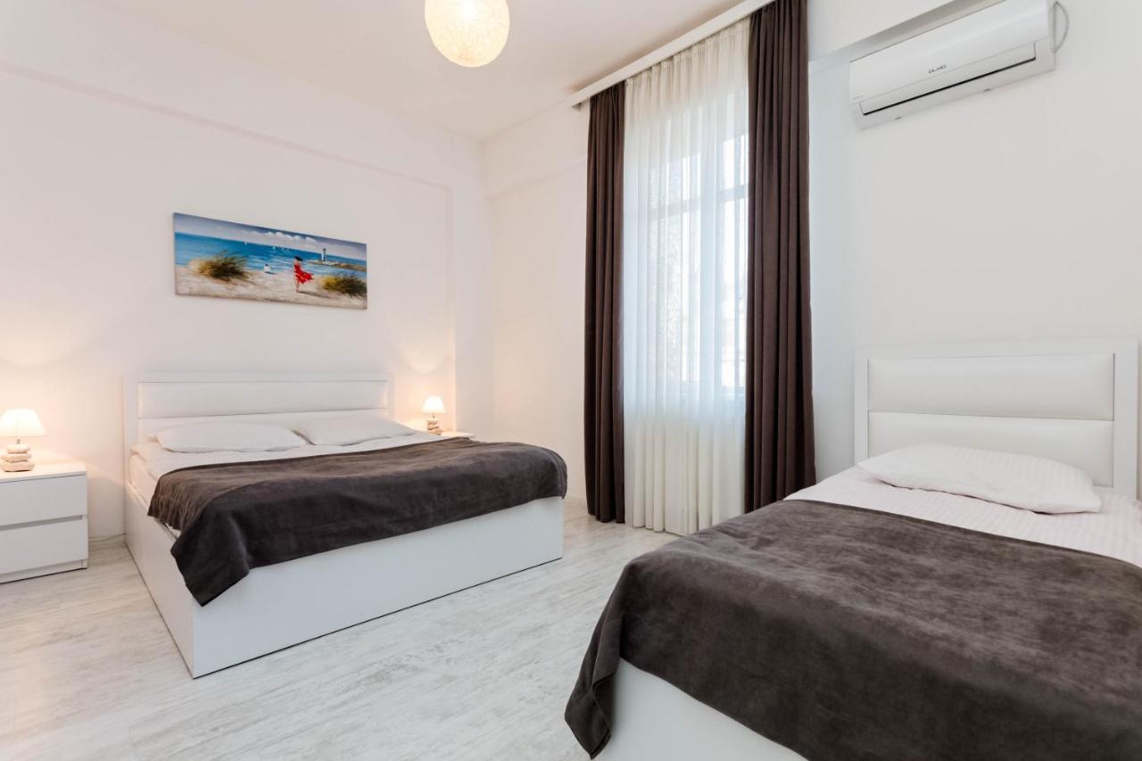Lovely 2 Bedroom Flat Tbilisi Bagian luar foto