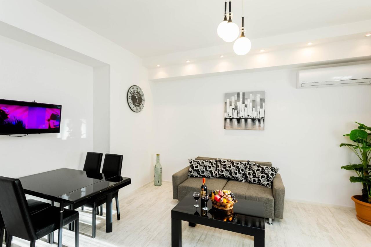 Lovely 2 Bedroom Flat Tbilisi Bagian luar foto