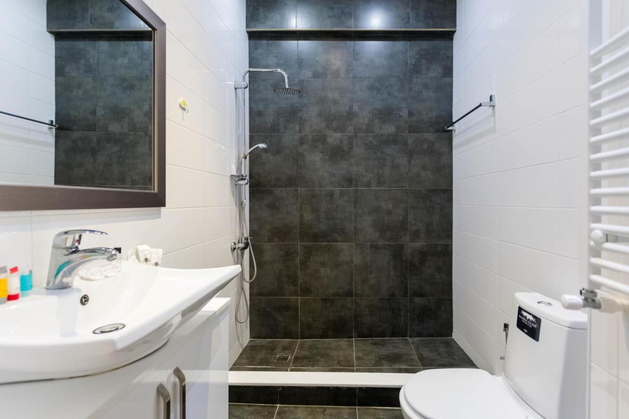 Lovely 2 Bedroom Flat Tbilisi Bagian luar foto