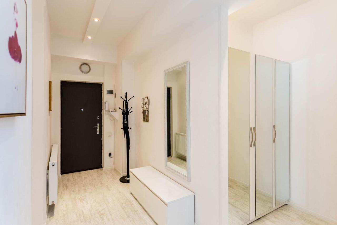 Lovely 2 Bedroom Flat Tbilisi Bagian luar foto